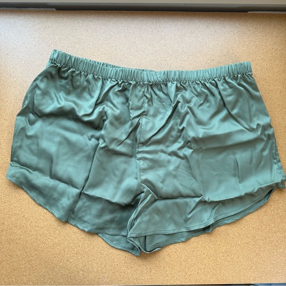 Ettitude Sateen PJ Shorties in Moss XL - Picture 5 of 9